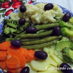 Arroz com Amêndoas/Salada de Legumes