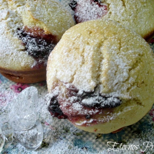Muffins de baunilha com geleia de framboesa