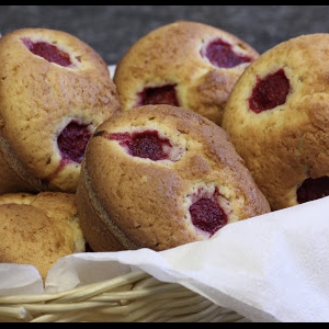 Muffins de Limão com Coroa de Framboesas