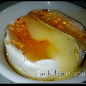 Queijo Brie com Geleia de Pimenta Orgânica