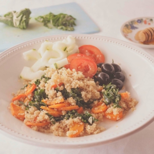Salada vegetariana de quinoa
