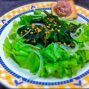 Salada de Espinafre e Repolho com Alho Frito