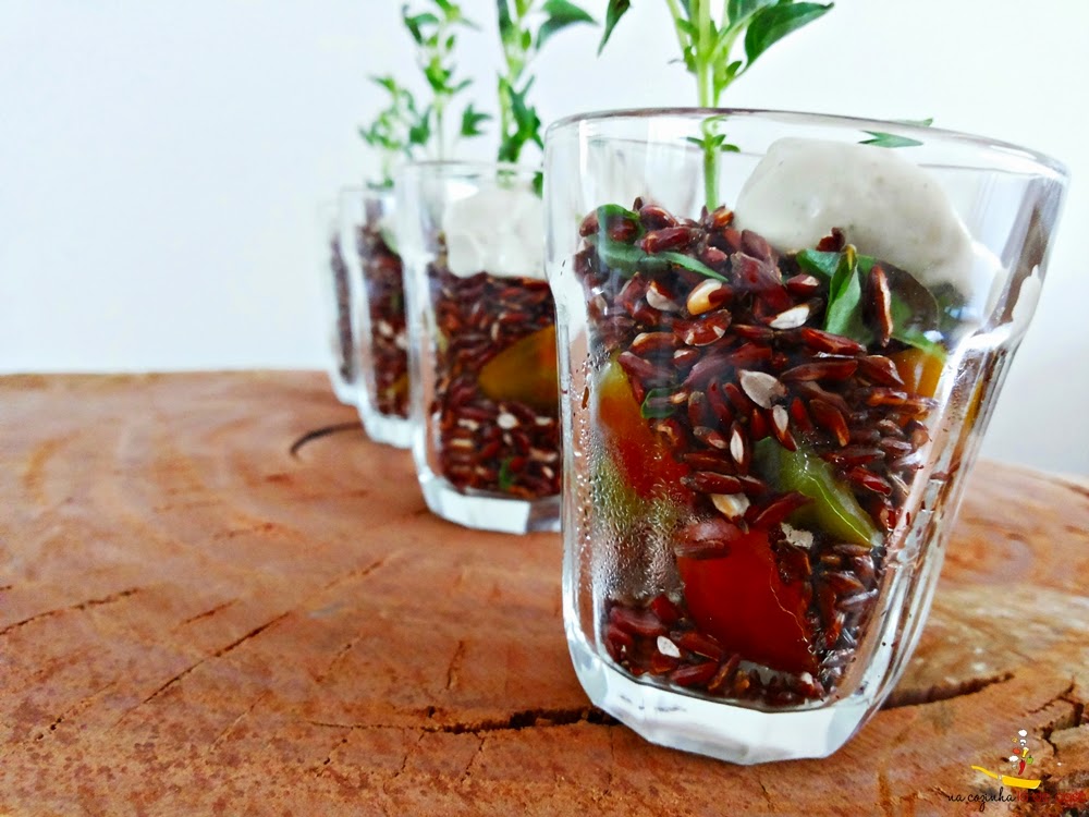 Salada Pipoca de Arroz Vermelho com Tomatinhos e Maionese de Manjericão