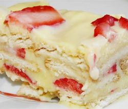 Aprenda a fazer Torta de morango sem forno divina, que vai deixar seu verão ainda mais delicioso