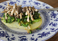 Batata Recheada com Brócolis e Cogumelo (vegana)
