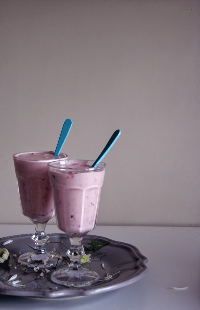 Batido guloso de morango/ sweet strawberry milkshake