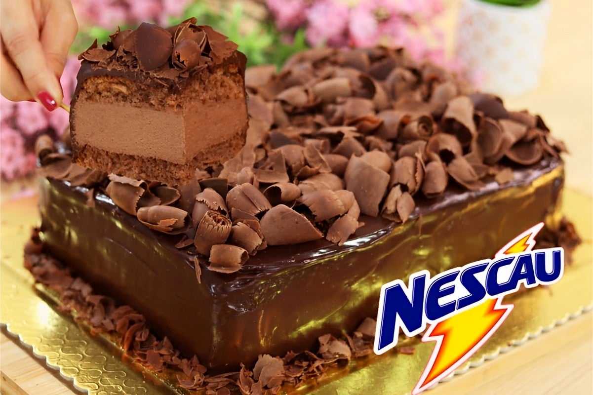 Bolo nuvem de chocolate um bolo de chocolate delicioso perfeito para qualquer ocasião