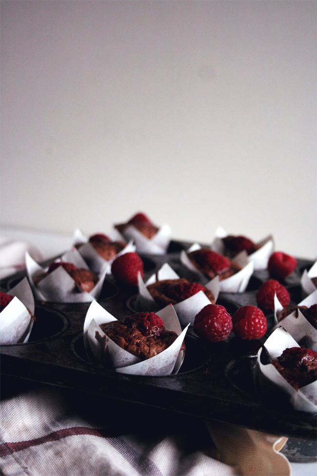 Muffins brownies de chocolate e framboesa/ Chocolate and raspberry brownie muffin