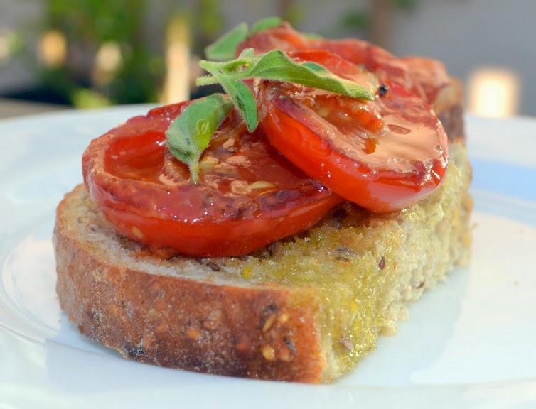 Bruschetta de Tomate Assado (vegana)
