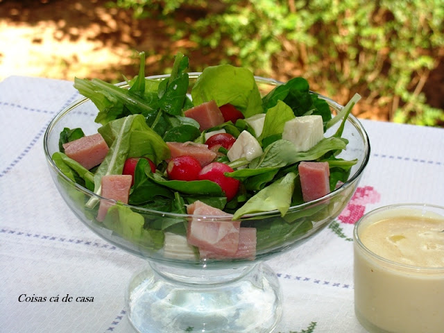 Salada ao molho de maracujá