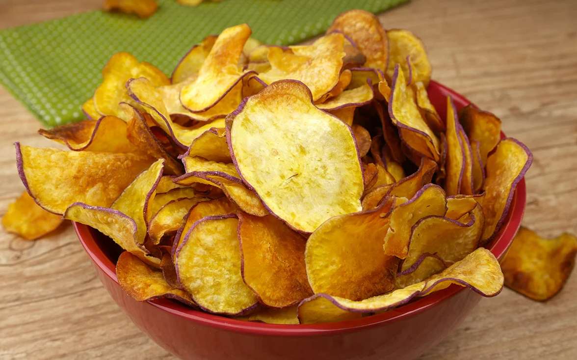 Chips de batata doce, com truque para ficar sequinha e crocante