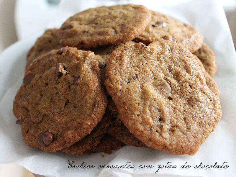Cookies Crocantes com Gotas de Chocolate