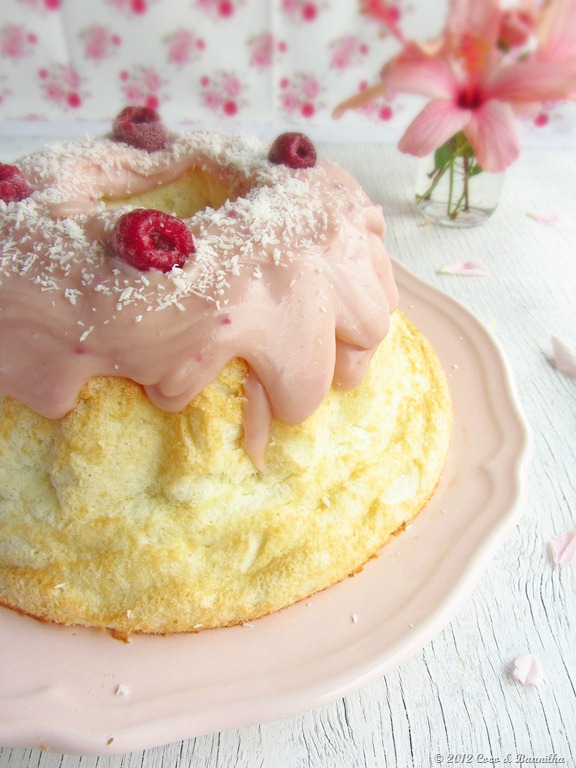 Angel food cake com ganache de framboesa ::: Aniversário do blog e novidades…