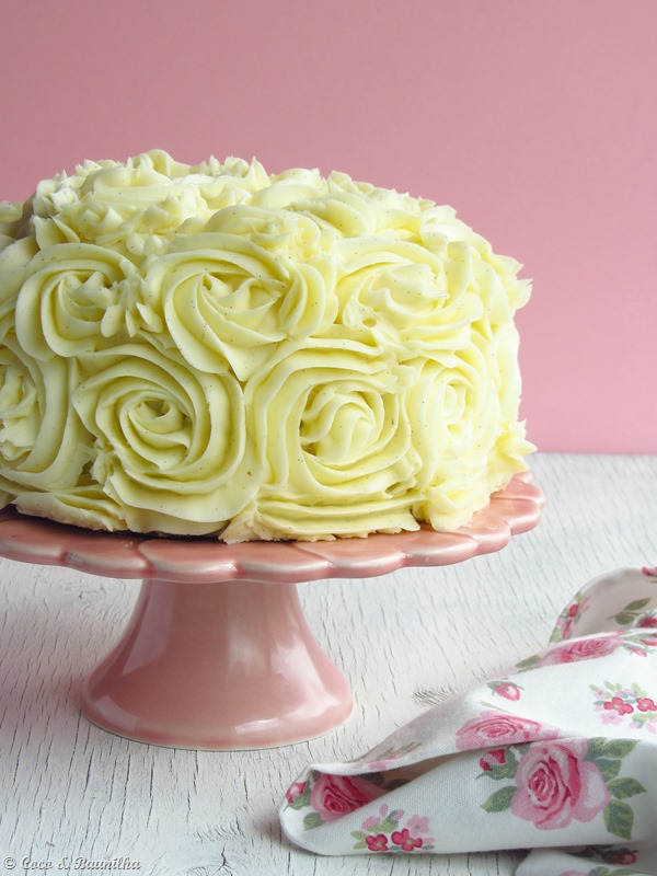 Rose layer cake with vanilla & raspberry buttercream ::: Bolo de rosas com creme de manteiga de baunilha e framboesa