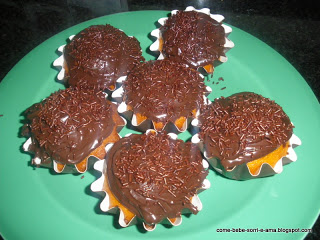 Cupcake Cenoura com Cobertura Chocolate