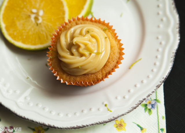 Cupcakes de laranja com brigadeiro de limão siciliano