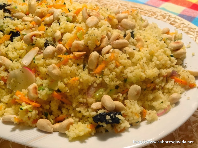 Salada de Couscous com Legumes, Ameixa e Amendoim
