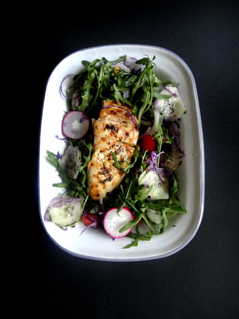Salada com frango chimichurri