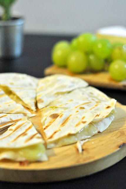Tortilla de Brie e Uvas, snack rápido antes do jantar