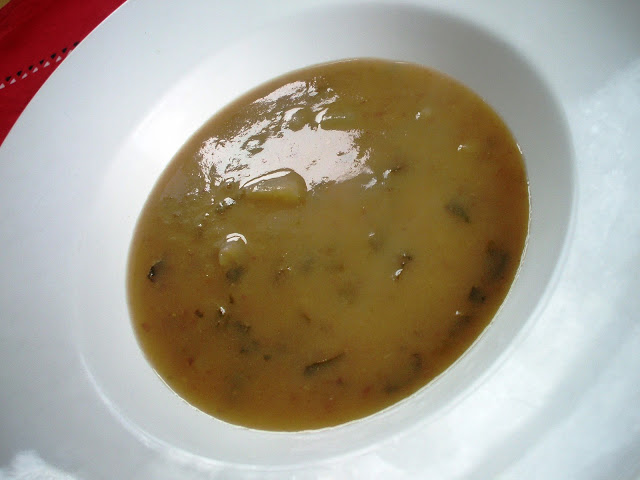Sopa de feijão manteiga com couve portuguesa
