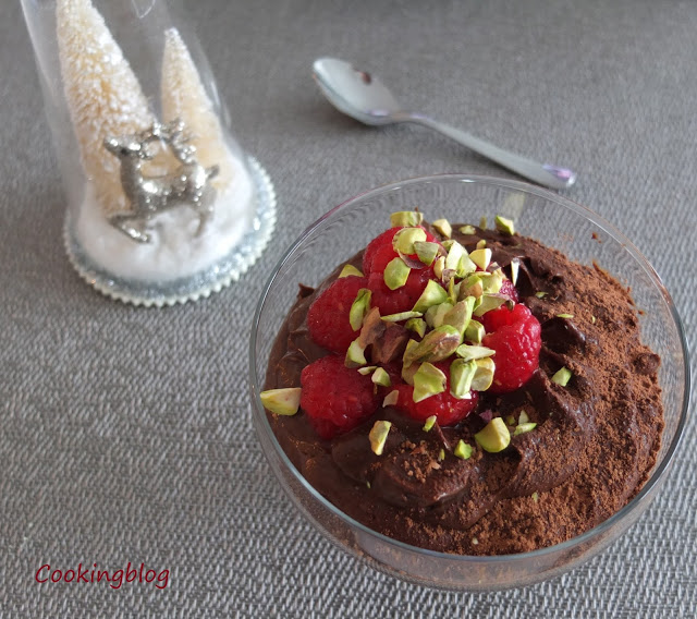 Mousse de chocolate e abacate  |  Decadent chocolate and avocado mousse
