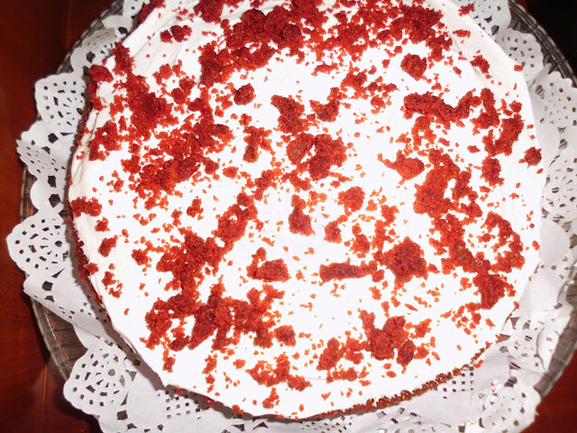Red Velvet Cake recheado e coberto com Chantilly