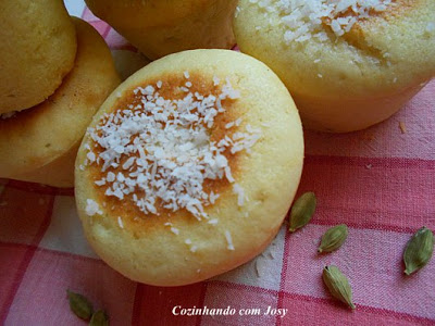 Muffins de Coco e Cardamomo