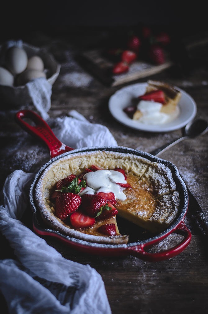 Dutch Baby Pancake de baunilha e crème fraîche com morangos // Vanilla & Crème fraîche Dutch Baby with strawberries