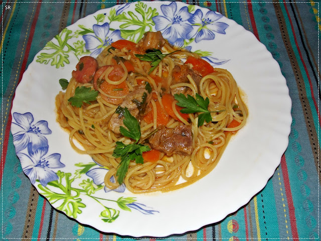 Carne Guisada com Esparguete