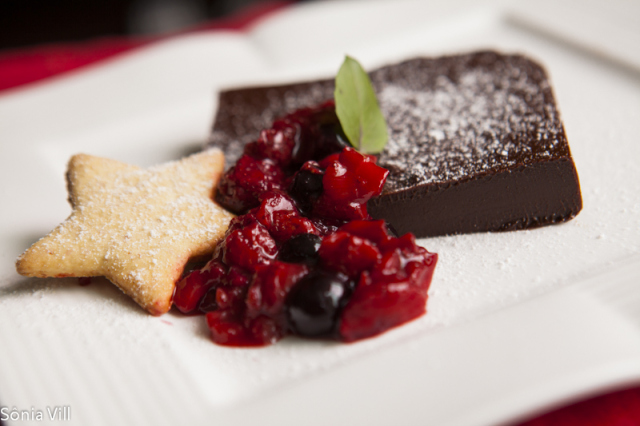 Parfait de chocolate com frutas vermelhas e biscoitos de amêndoas – Sobremesa do jantar da Quorum 2012