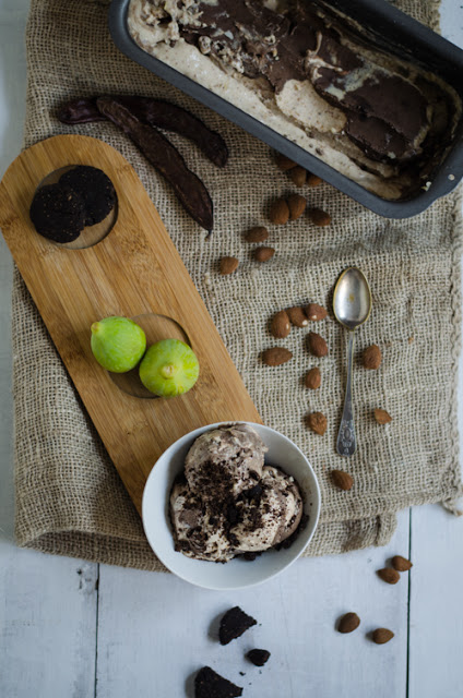 Guest Post: Gelado de figos e amêndoa com crocante de alfarroba | Fig and almond ice cream with carob crisp