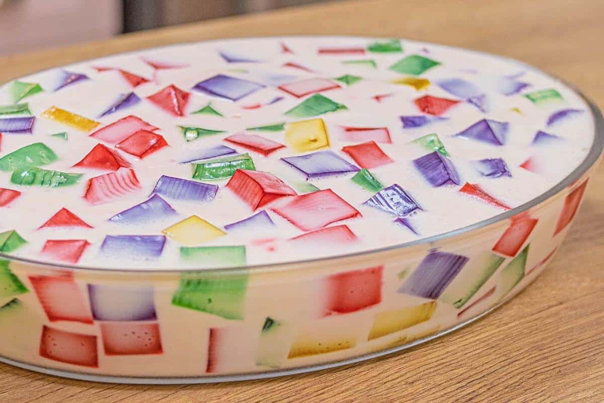 Gelatina colorida a sobremesa que crianças e adultos sempre pedem mais um pouco