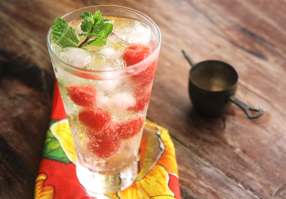 Gin tônica com melancia, um drink com cara de verão