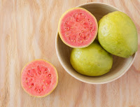 É época de goiaba! Fruta é fonte de vitamina C, fibras e antioxidantes