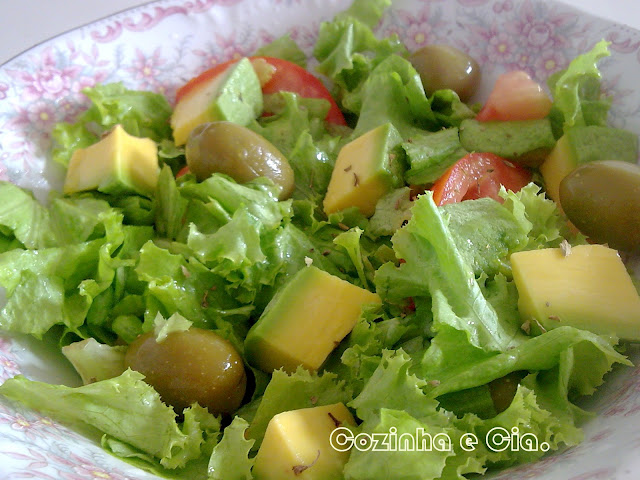 Salada Refrescante com Abacate!