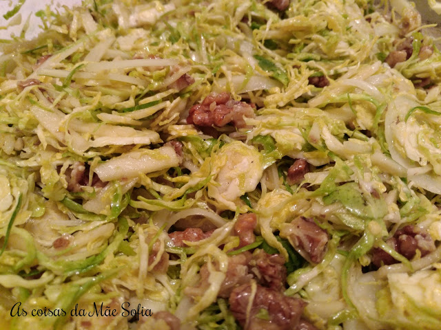 Sexta-Feira Vegetariana - Salada de Couves de Bruxelas com Maçã e Nozes
