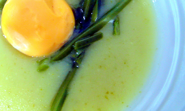Creme de feijão verde com ovo