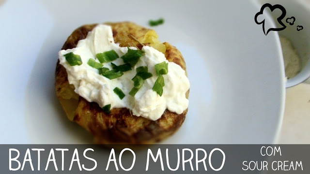 Batatas ao Murro com Sour Cream (creme azedo) - Receita em vídeo!