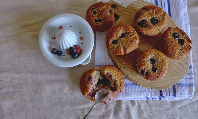 Muffins de frutos vermelhos/ Red berries muffins