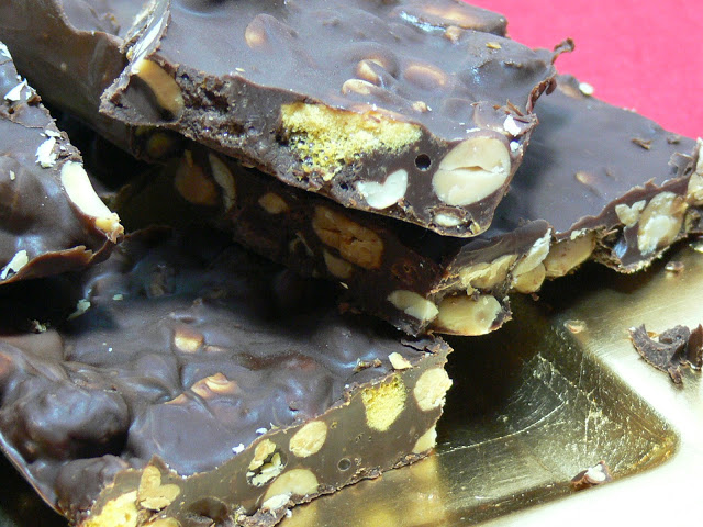 Barras de Chocolate com Amendoins e Crunchie