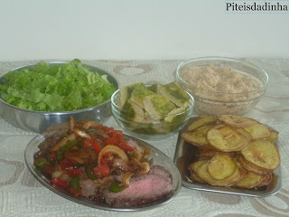 BIFE PETRÓPOLIS DA VÓ (tipo rosbife)  c/coxão mole, batatas no forno e farofa de torresmo