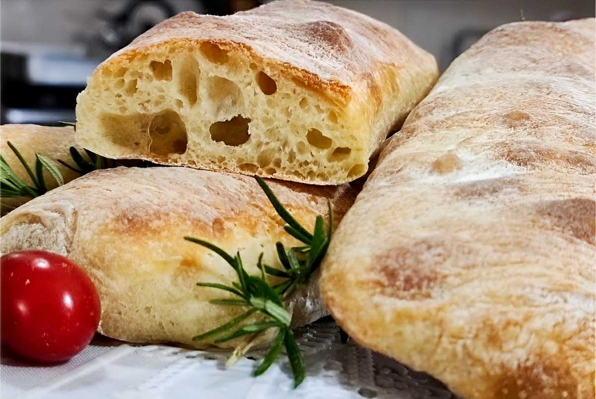 Pão ciabatta caseiro perfeito com ingredientes que você tem em casa