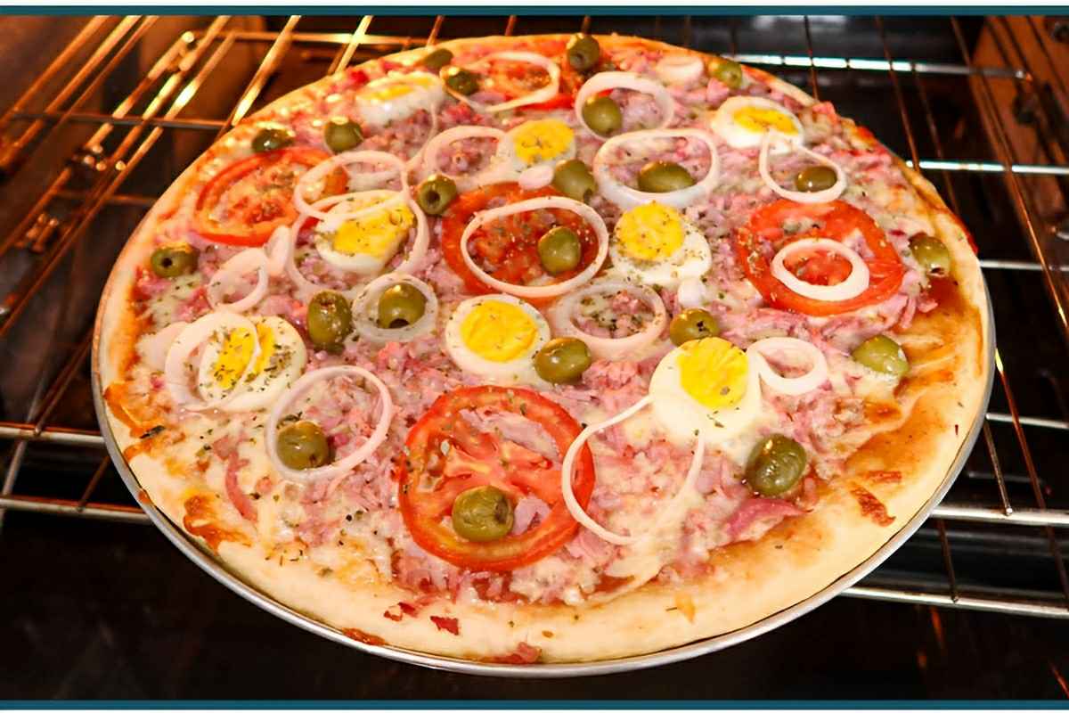 Pizza caseira perfeita usando ingredientes que você tem em casa