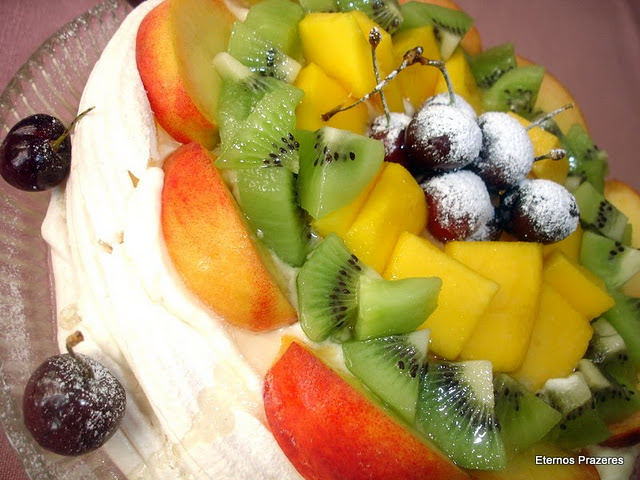 Revivendo Prazeres - Torta de merengue com frutas