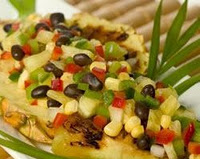 Salada Tropical de Feijão Preto com Abacaxi (vegana)