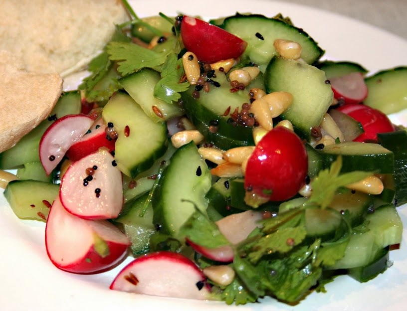 Salada de Pepino e Rabanete (vegana)