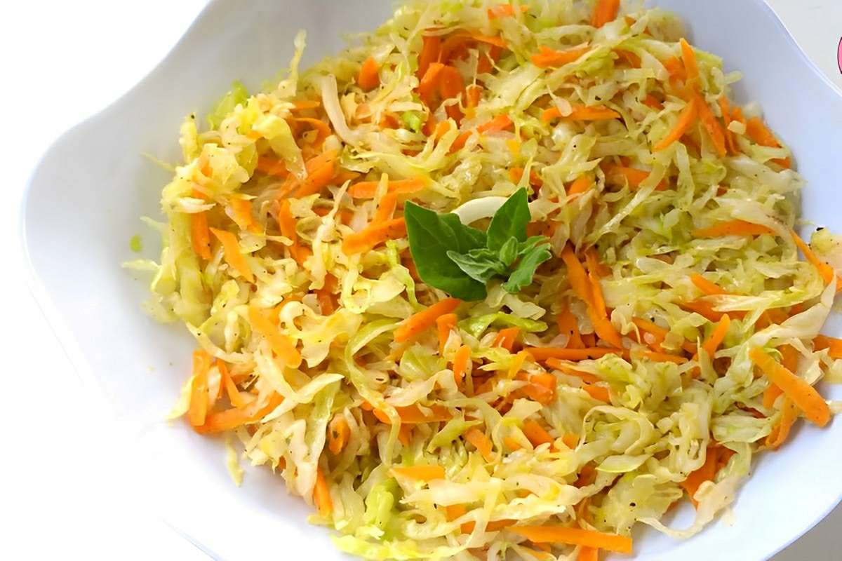 Salada de repolho com cenoura bem levinha e dá para fazer em qualquer dia da semana
