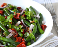 Salada de Vagem com Tomate Seco e Manjericão (vegana)