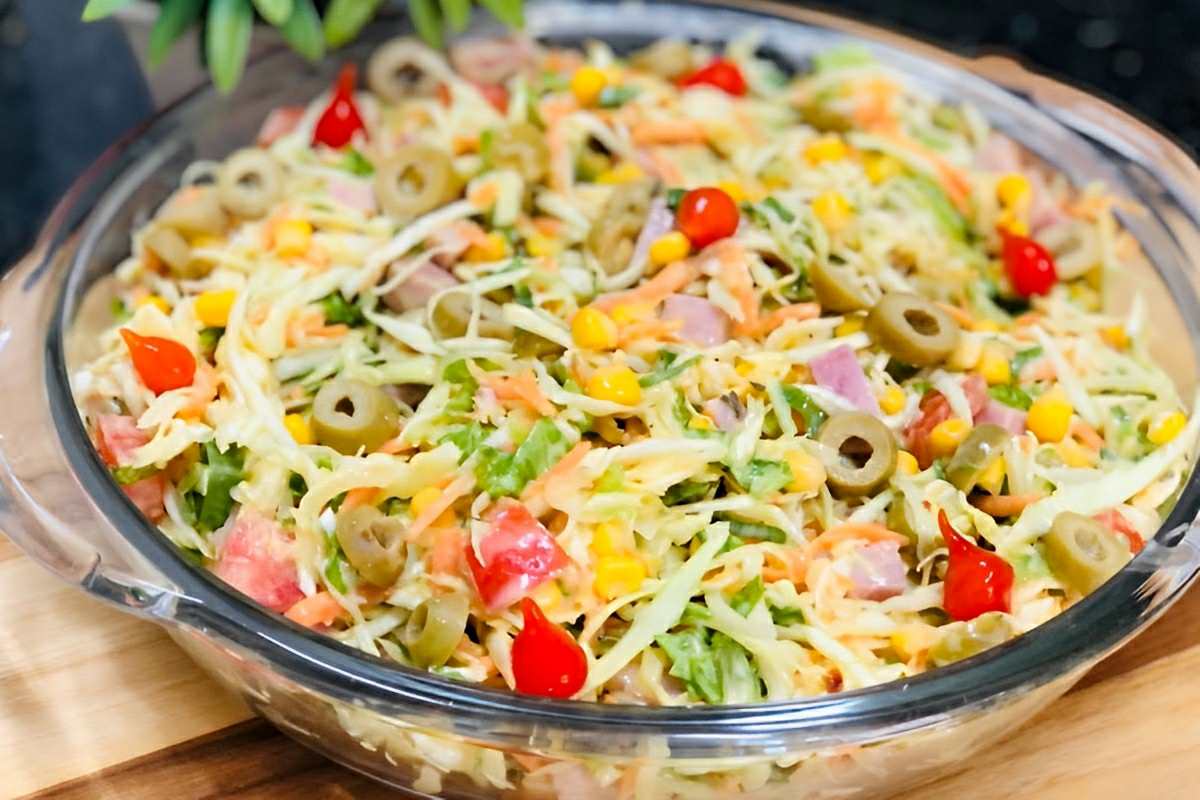 Salada mista bem leve e colorida para o seu almoço ou jantar