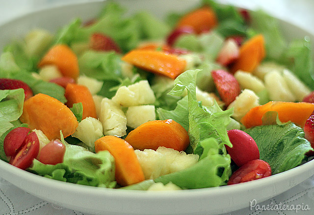 Salada com Folhas e Frutas